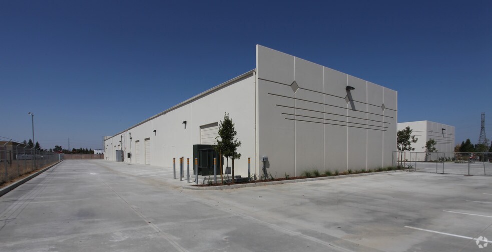 More Photos Of 4301 Resnik Ct, Bakersfield Warehouse For Lease