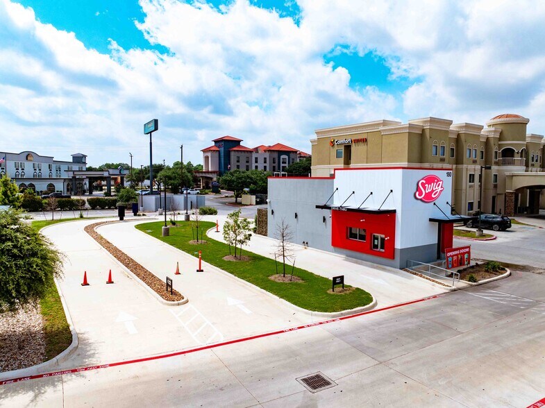 More Photos Of 180 I-35, San Marcos General Retail For Sale