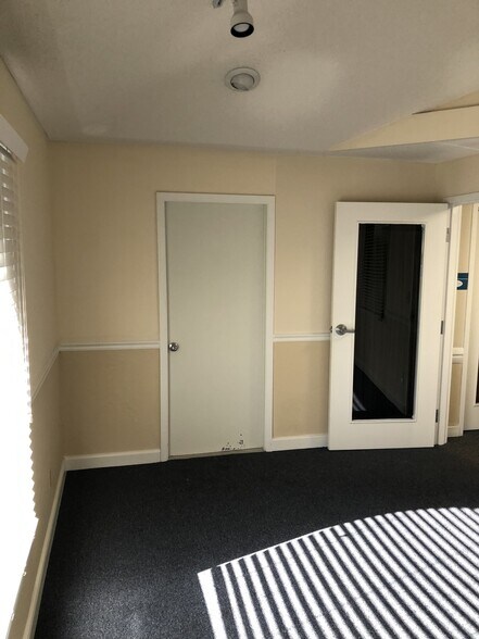 More Photos Of 1635 S Ridgewood Ave, Daytona Beach Office For Lease