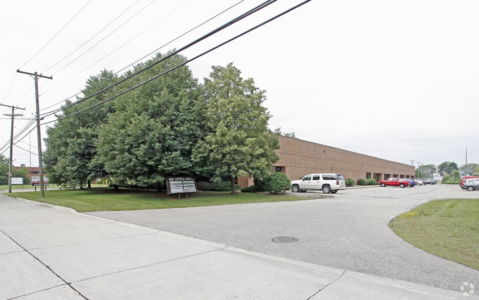 More Photos Of 1465 Axtell Dr, Troy Flex For Sale