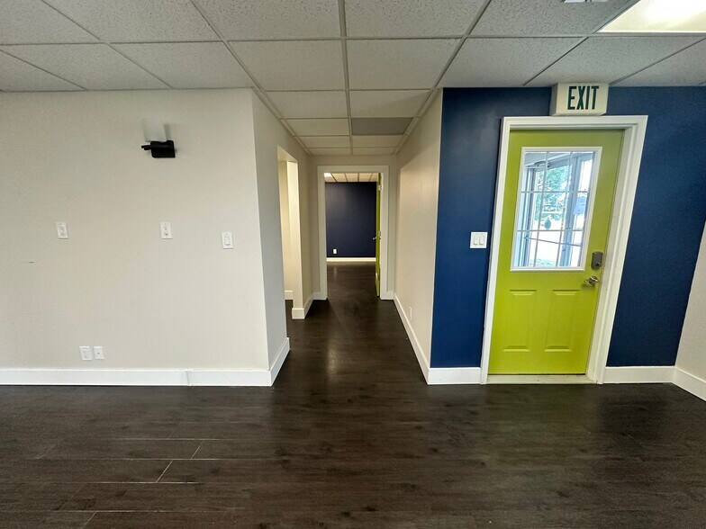 More Photos Of 1255 Erie Ct, Crown Point Light Distribution For Lease