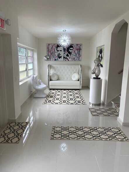 More Photos Of 1829 Fillmore St, Hollywood Hotel For Sale
