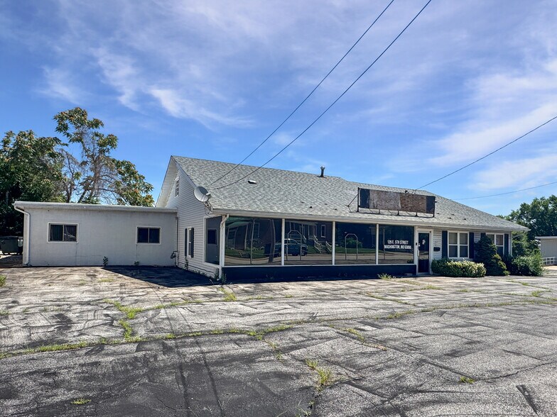 More Photos Of 129 E 5th St, Washington Showroom For Sale