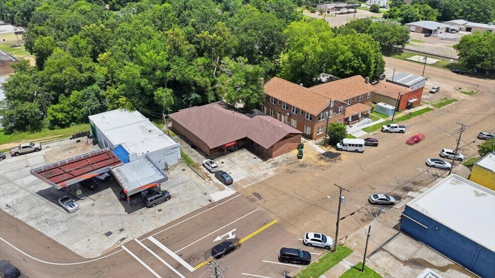 More Photos Of 148 W Green St, Hazlehurst Office For Sale
