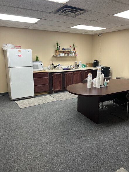 More Photos Of 4222 E Lake St, Minneapolis Freestanding For Sale