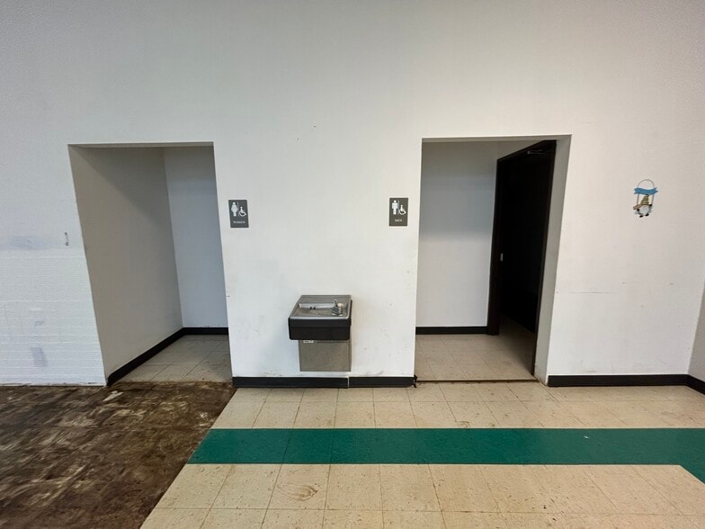 More Photos Of 3215 W Oak St, Palestine Medical For Lease