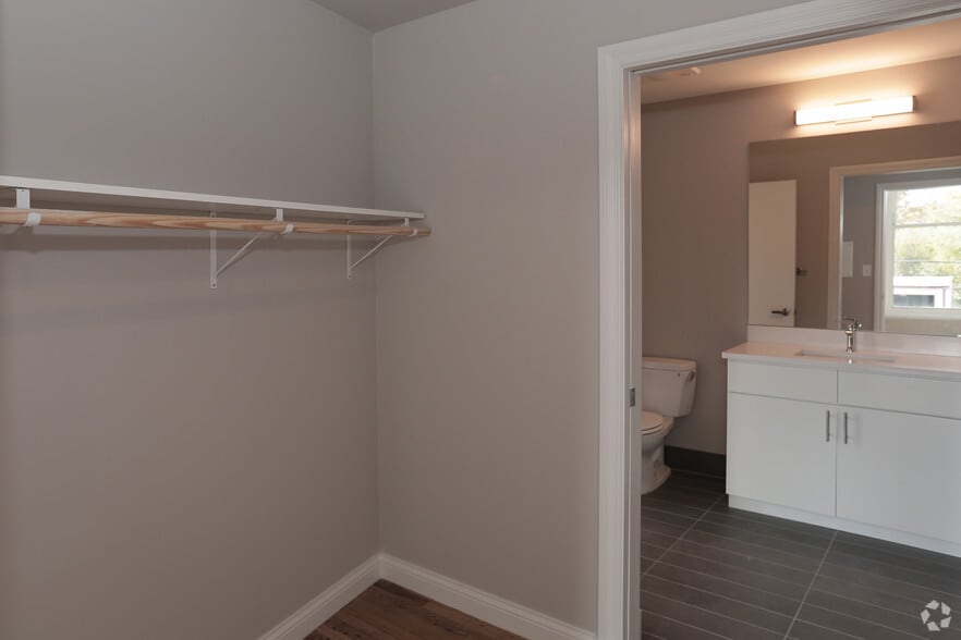 More Photos Of 2658 Scranton Rd, Cleveland Apartments For Lease