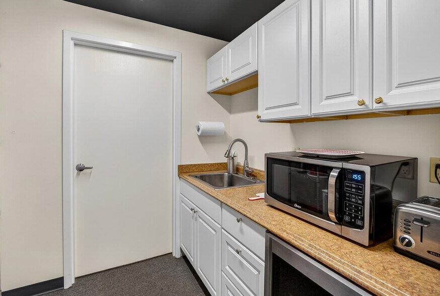 More Photos Of 155 E Wilson St, Madison Office For Sale