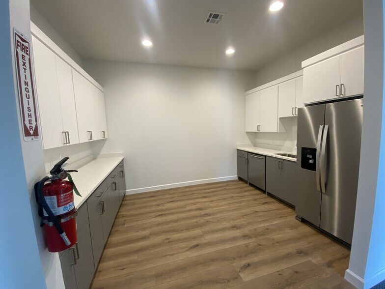 More Photos Of 7647 E 126th St S, Bixby Office For Sale
