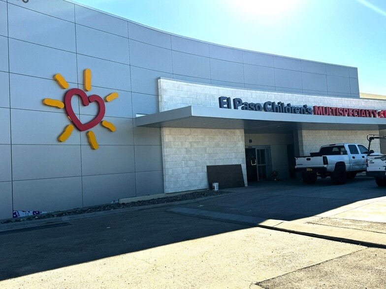 More Photos Of 5400 Alameda Ave, El Paso Hospital For Lease