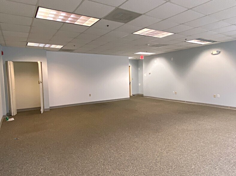 More Photos Of 7 McKay Ave, Winchester Flex For Lease