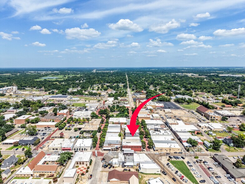 More Photos Of 223 Main St, Sulphur Springs Storefront For Lease