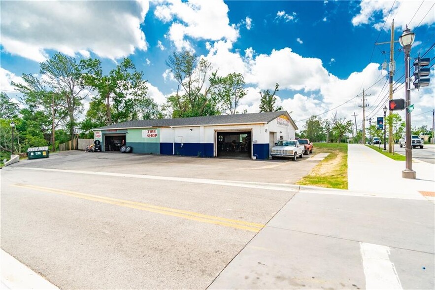 Primary Photo Of 405 S Arkansas St, Rogers Storefront Retail Residential For Sale