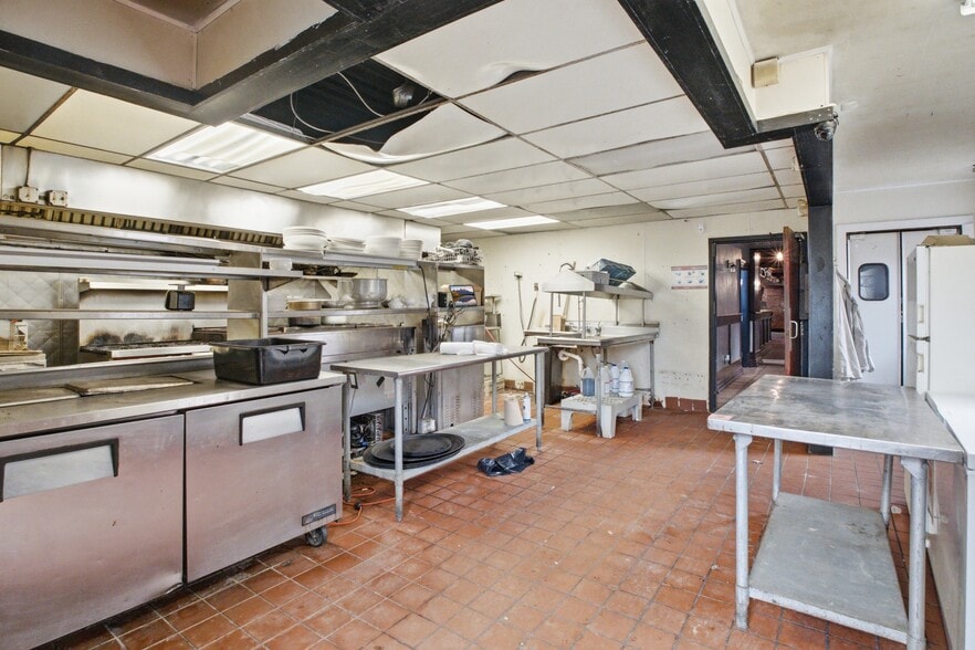 More Photos Of 297 Franklin St, Buffalo Restaurant For Lease