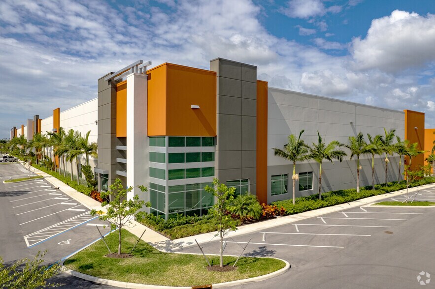 More Photos Of 644-646 Park of Commerce Way, Boca Raton Warehouse For Lease