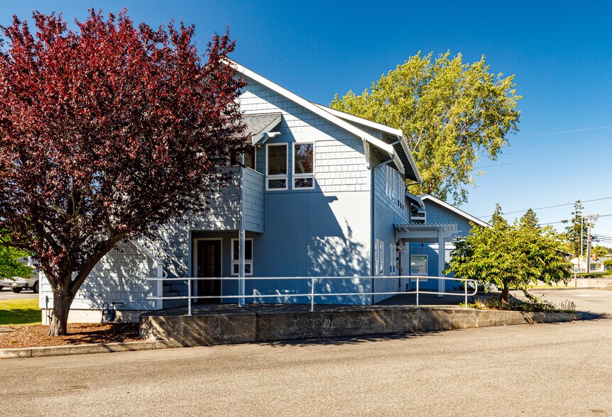 More Photos Of 35 SE Ely St, Oak Harbor Office For Sale