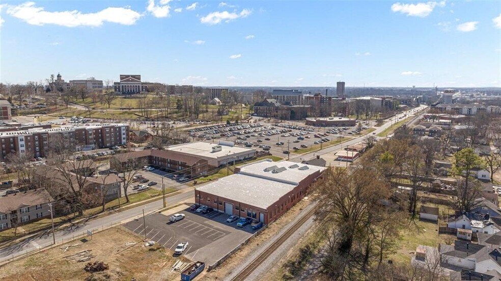 More Photos Of 1349 Adams St, Bowling Green Distribution For Lease