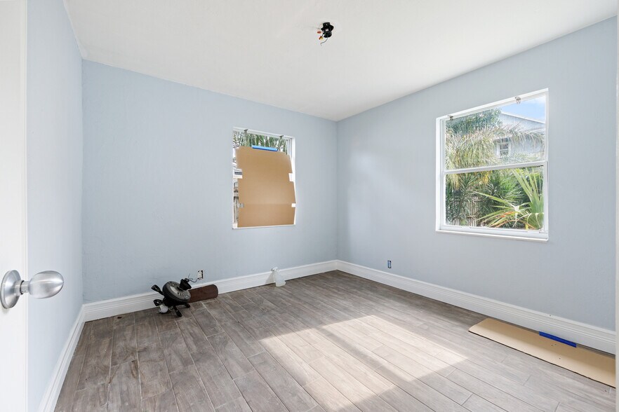 More Photos Of 112 Milton St, Lantana Apartments For Sale