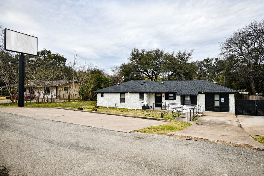 More Photos Of 11802 N IH-35, Austin Office For Sale