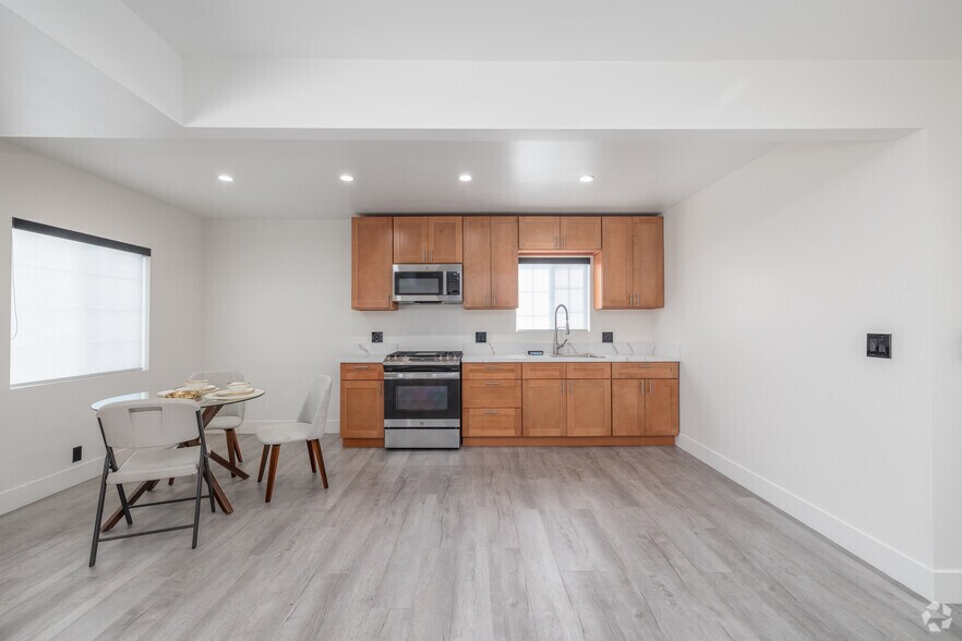 More Photos Of 4820 W 142nd St, Hawthorne Loft Creative Space For Sale