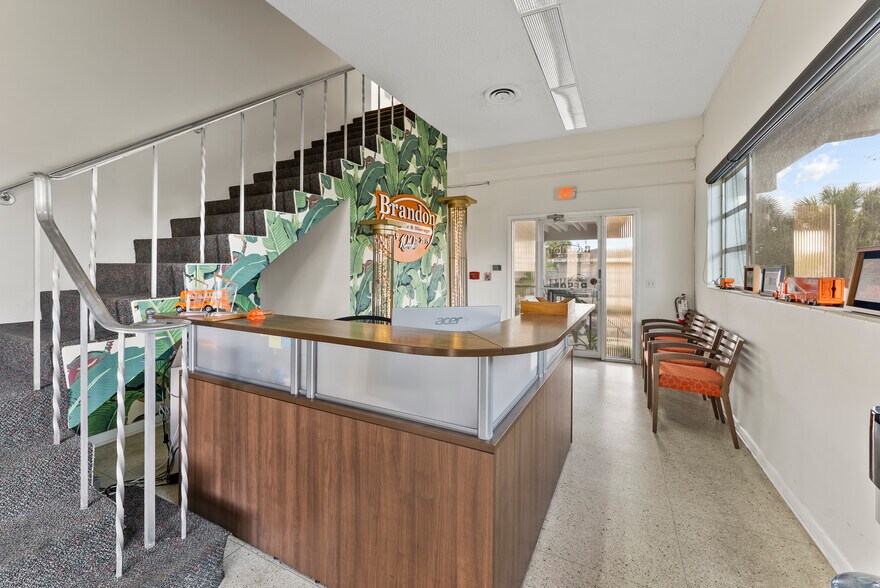 More Photos Of 2902 Tuxedo Ave, West Palm Beach Warehouse For Lease