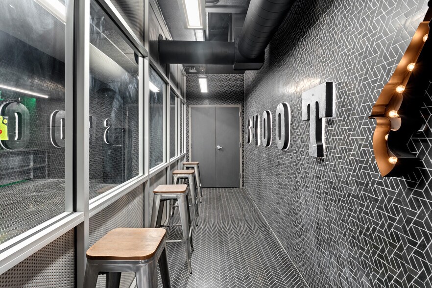 More Photos Of 1400 S Gribble St, Sherman Flex For Sale