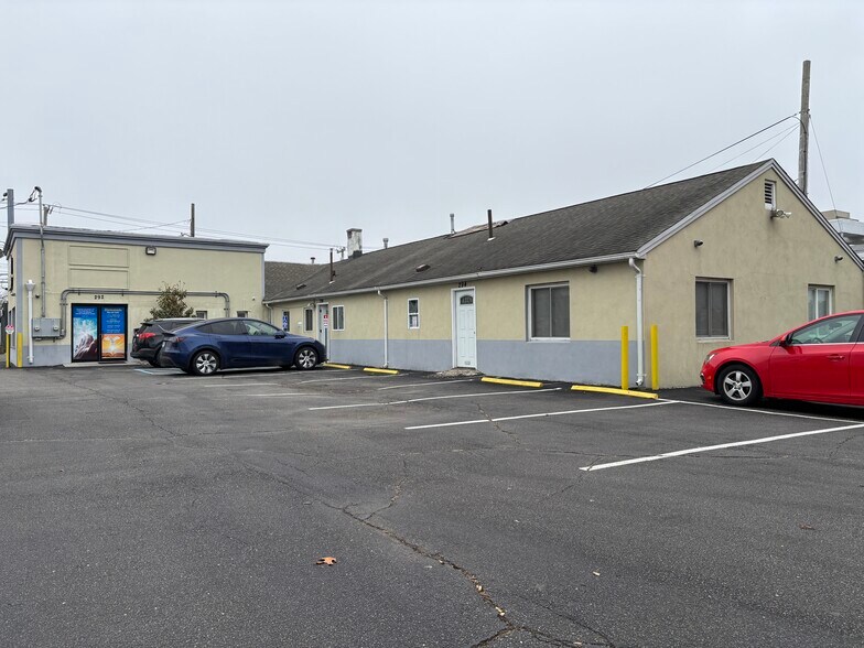 More Photos Of 292-294 Medford Ave, Patchogue Office For Lease
