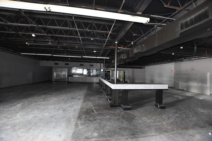 More Photos Of 921 Texas Ave, Texas City Service For Lease