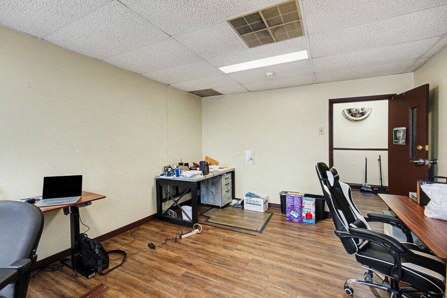 More Photos Of 1002 Monmouth St, Newport Office Residential For Sale