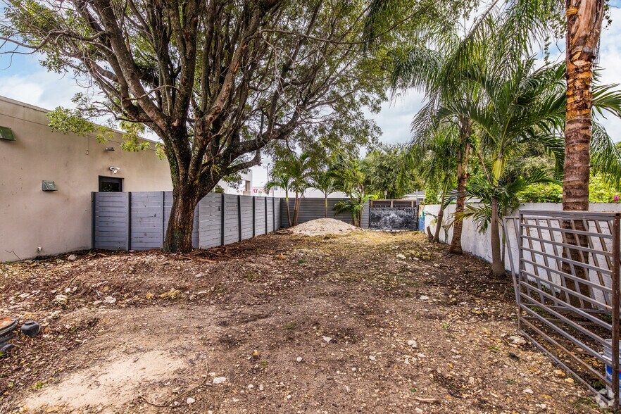 More Photos Of 4200 - 4204 NW 2nd Ave, Miami Restaurant For Sale