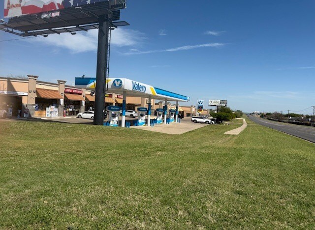 More Photos Of 305 E Stan Schlueter Loop, Killeen Storefront Retail Office For Sale