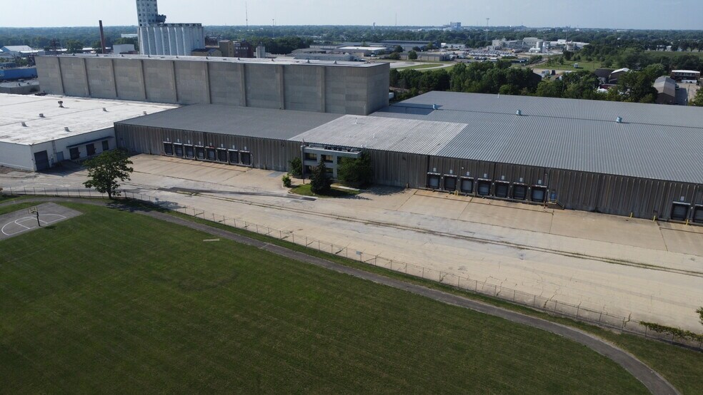 More Photos Of 1551 E Willow St, Kankakee Warehouse For Lease