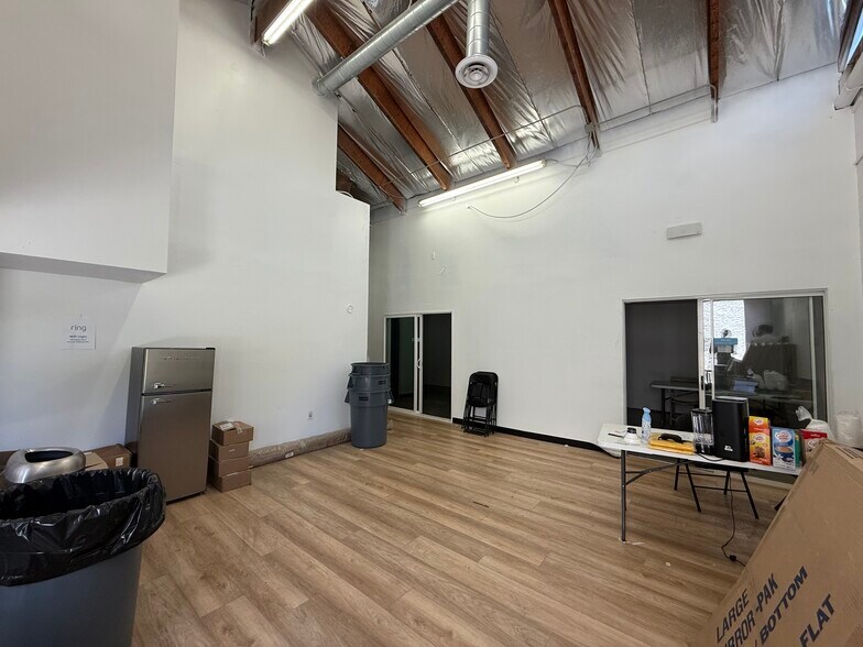 More Photos Of 1523 26th St, Santa Monica Research And Development For Lease