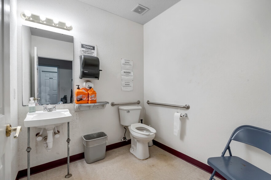 More Photos Of 1565 Kisker Rd, Saint Charles Office For Sale