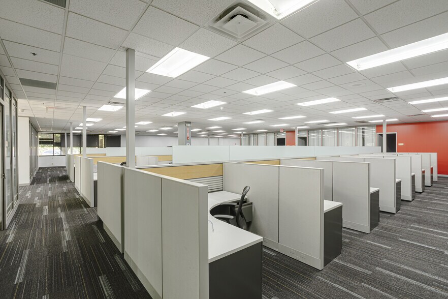 More Photos Of 305 Tech Park Dr, La Vergne Light Manufacturing For Lease