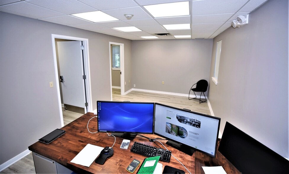 More Photos Of 60 Millstone Rd, Somerset Light Distribution For Lease