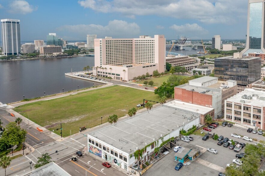 More Photos Of 327-345 E Bay St, Jacksonville Storefront Retail Office For Lease
