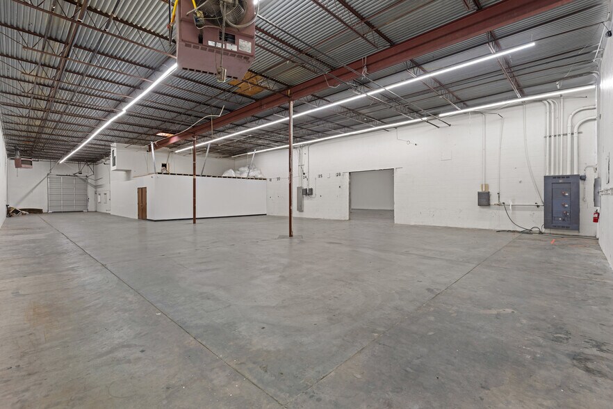 More Photos Of 3109 Garden Brook Dr, Farmers Branch Warehouse For Sale