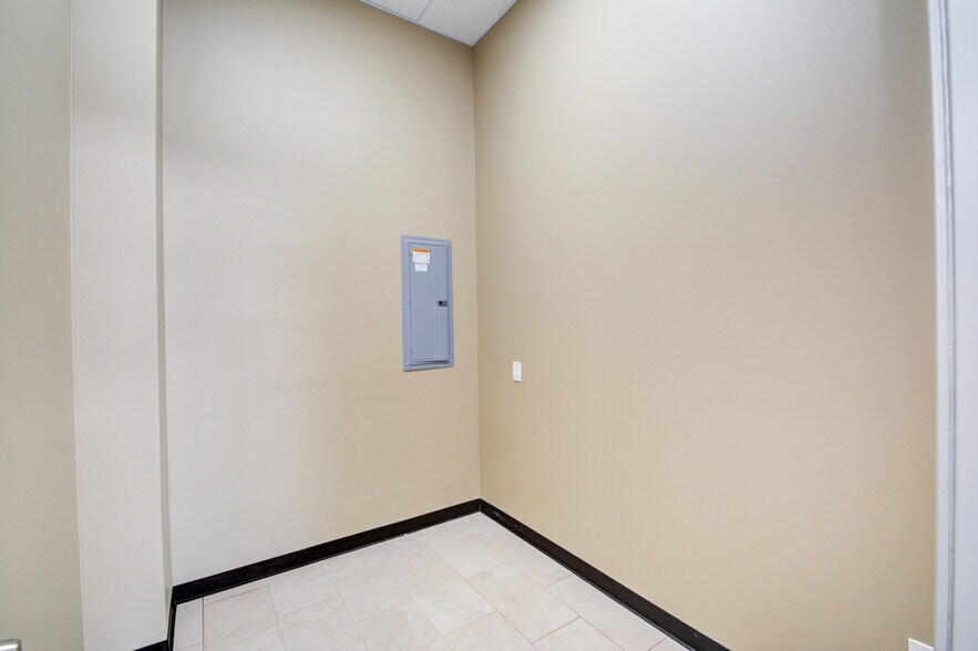 More Photos Of 2209 Blalock Rd, Houston Freestanding For Lease