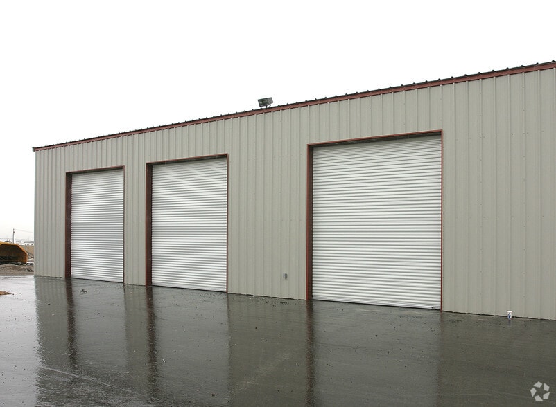 More Photos Of 1225 Rockpebble Ave, North Las Vegas Flex For Lease