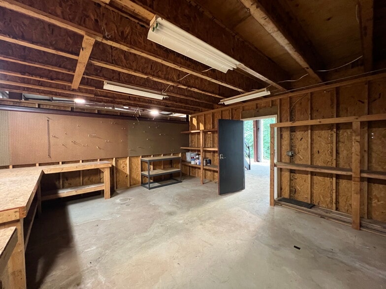 More Photos Of 3900 Miriam Dr, Charlotte Unknown For Lease