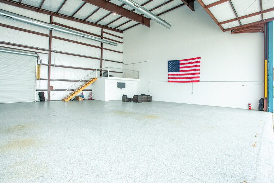 More Photos Of 1001 Airport Rd, Destin Airplane Hangar For Sale