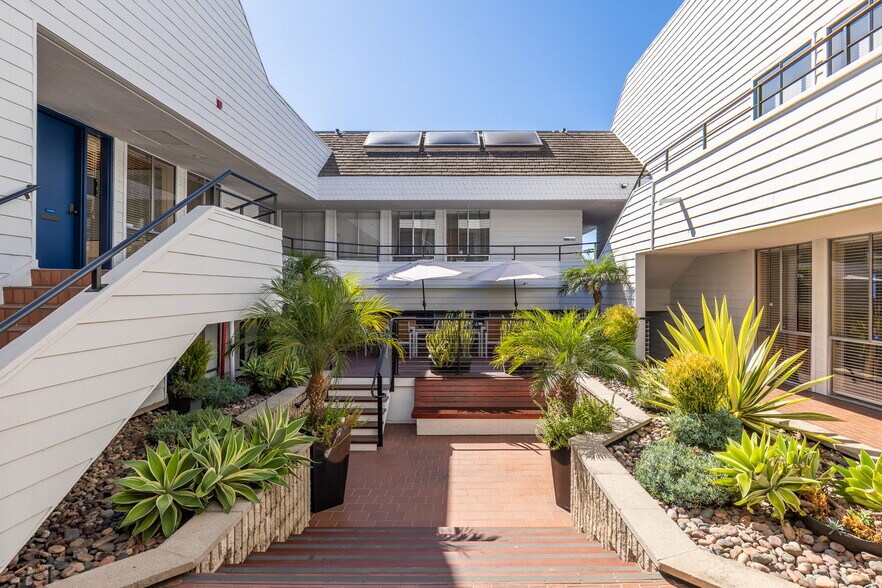 More Photos Of 2200 Pacific Coast Hwy, Hermosa Beach Office For Sale