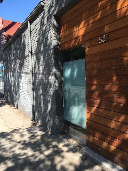 More Photos Of 831 Venice Blvd, Los Angeles Warehouse For Lease