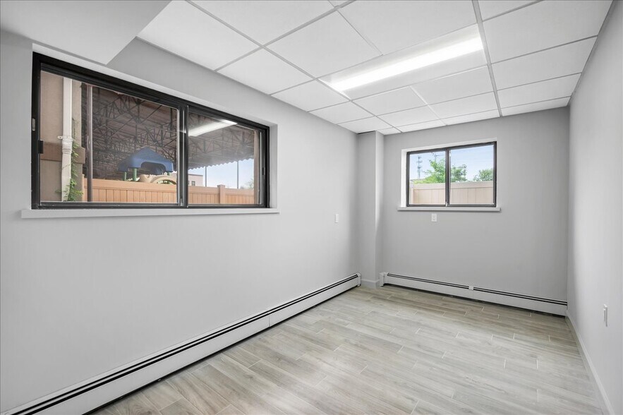 More Photos Of 2039 Palmer Ave, Larchmont Medical For Lease