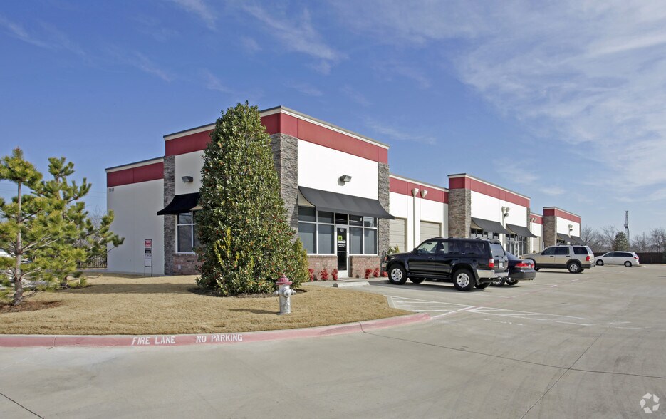 More Photos Of 7205 S Cooper St, Arlington Unknown For Lease