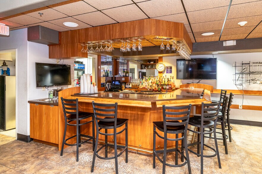 More Photos Of 2400 10th St SW, Minot Hotel For Sale