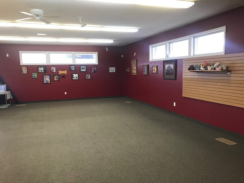 More Photos Of 602 S Rum River Dr, Princeton Freestanding For Lease