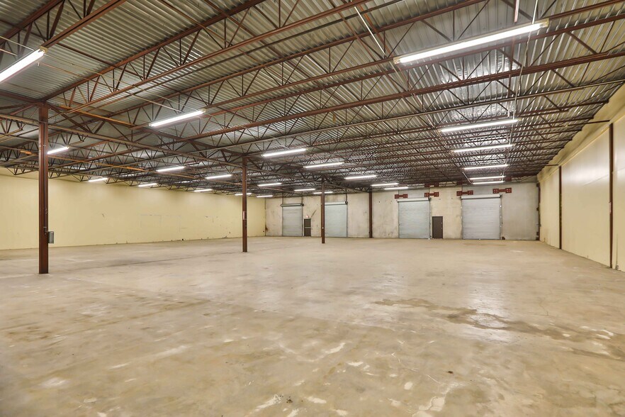 More Photos Of 4727-4751 Center Park Blvd, San Antonio Manufacturing For Lease