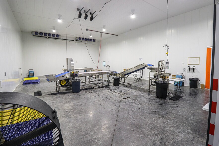 More Photos Of 705068 82 -1, Wembley General Retail For Sale